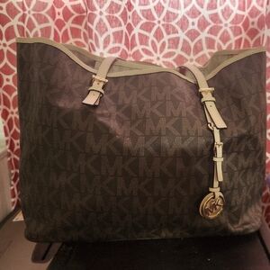 Michael Kors Jet Set Tote